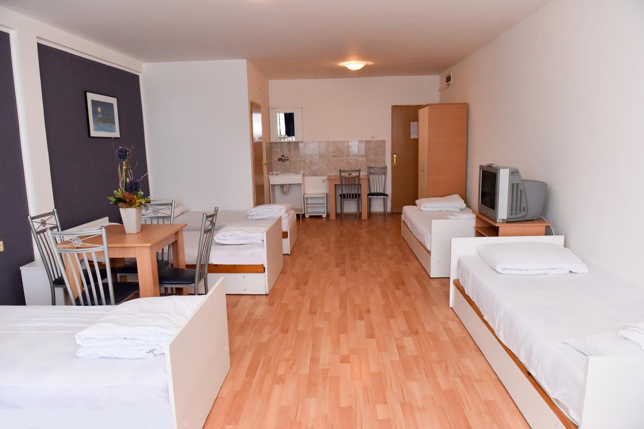 Hostel Milkaza نوفي ساد المظهر الخارجي الصورة