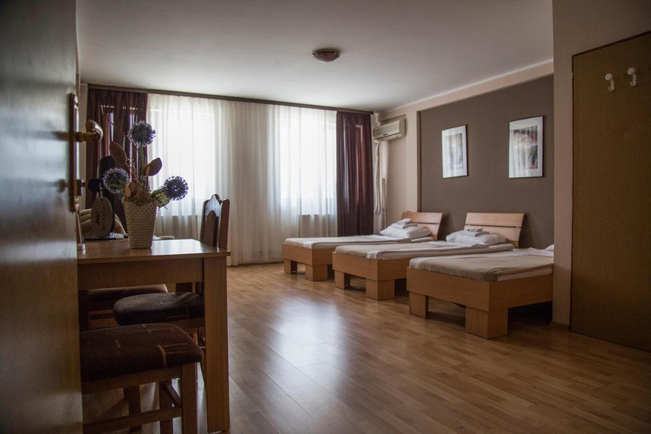 Hostel Milkaza نوفي ساد المظهر الخارجي الصورة